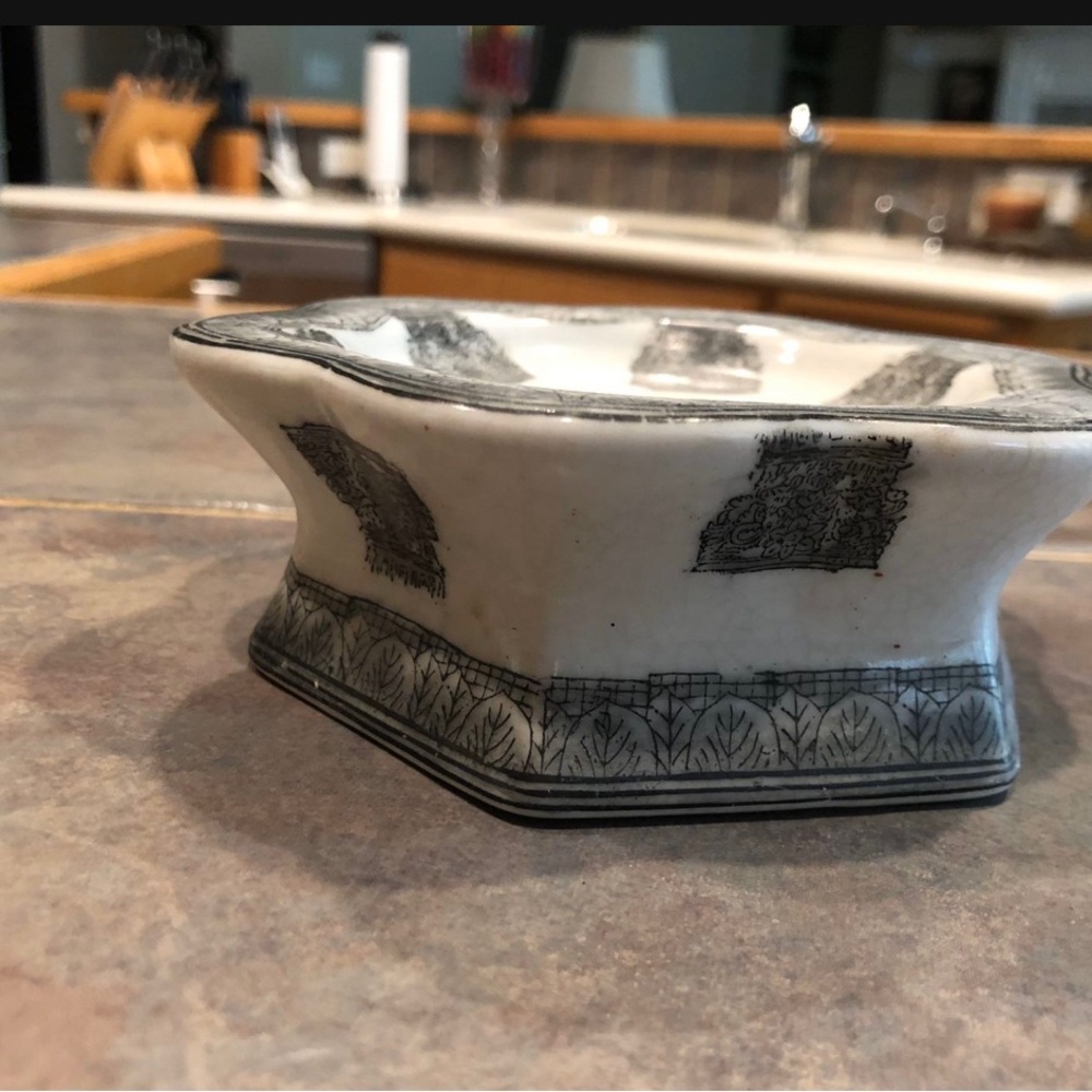Soap dish - Picture 2 of 2
